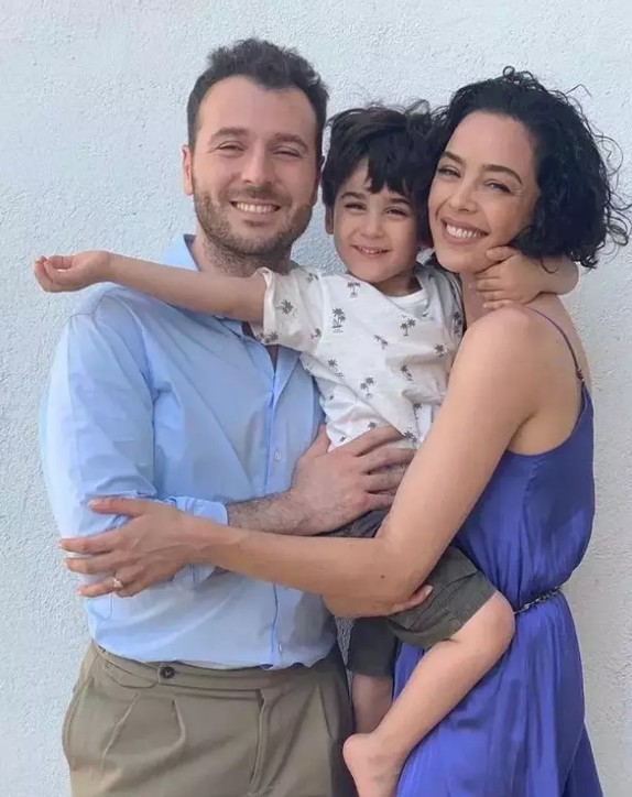 Makyajsız hali dikkat çekti!